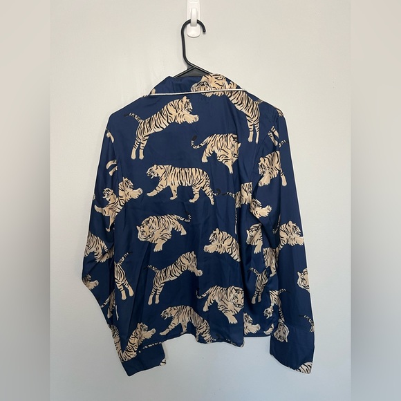 Averie Lion print pajama long sleeve button up top (Top only) size M color Blue - Picture 7 of 12